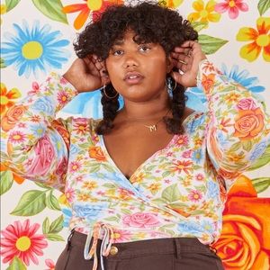 Big bud press wallpaper floral print wrap top size 4